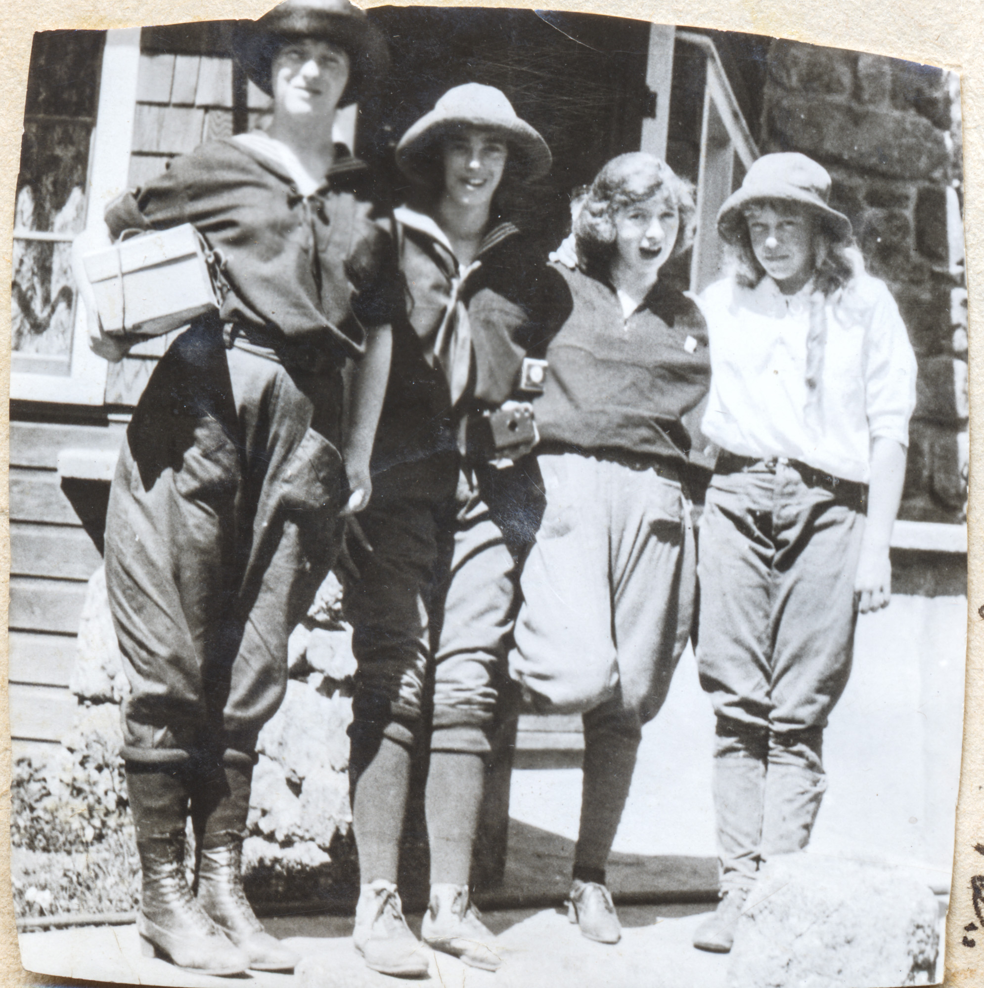 Dauth Family Archive - 1921 - Elizabeth Dauth With Friends