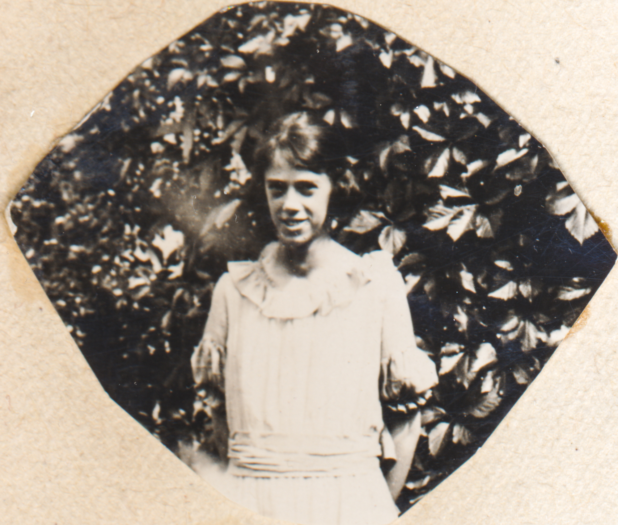Dauth Family Archive - 1920 - Elizabeth Dauth Summer 1920