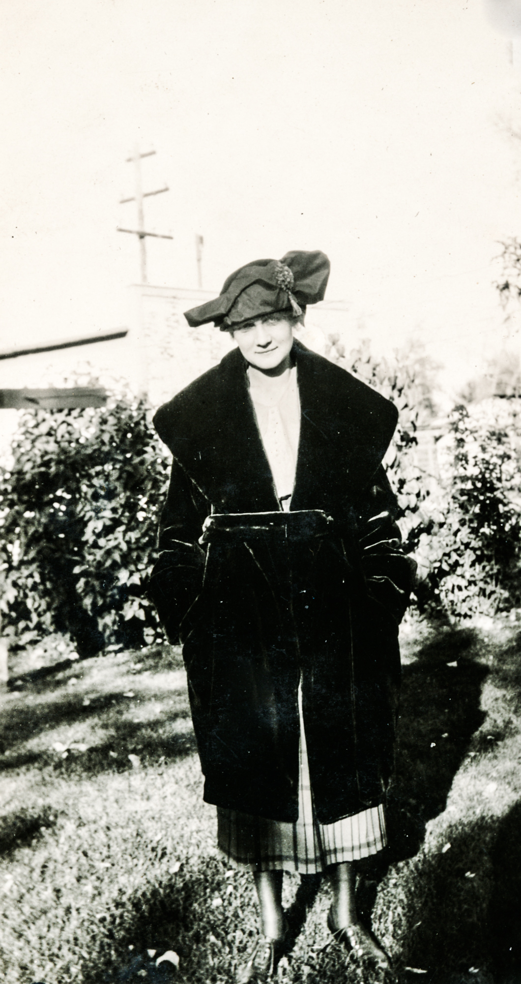 Dauth Family Archive - Circa 1920s - Elsie Dauth In Garden