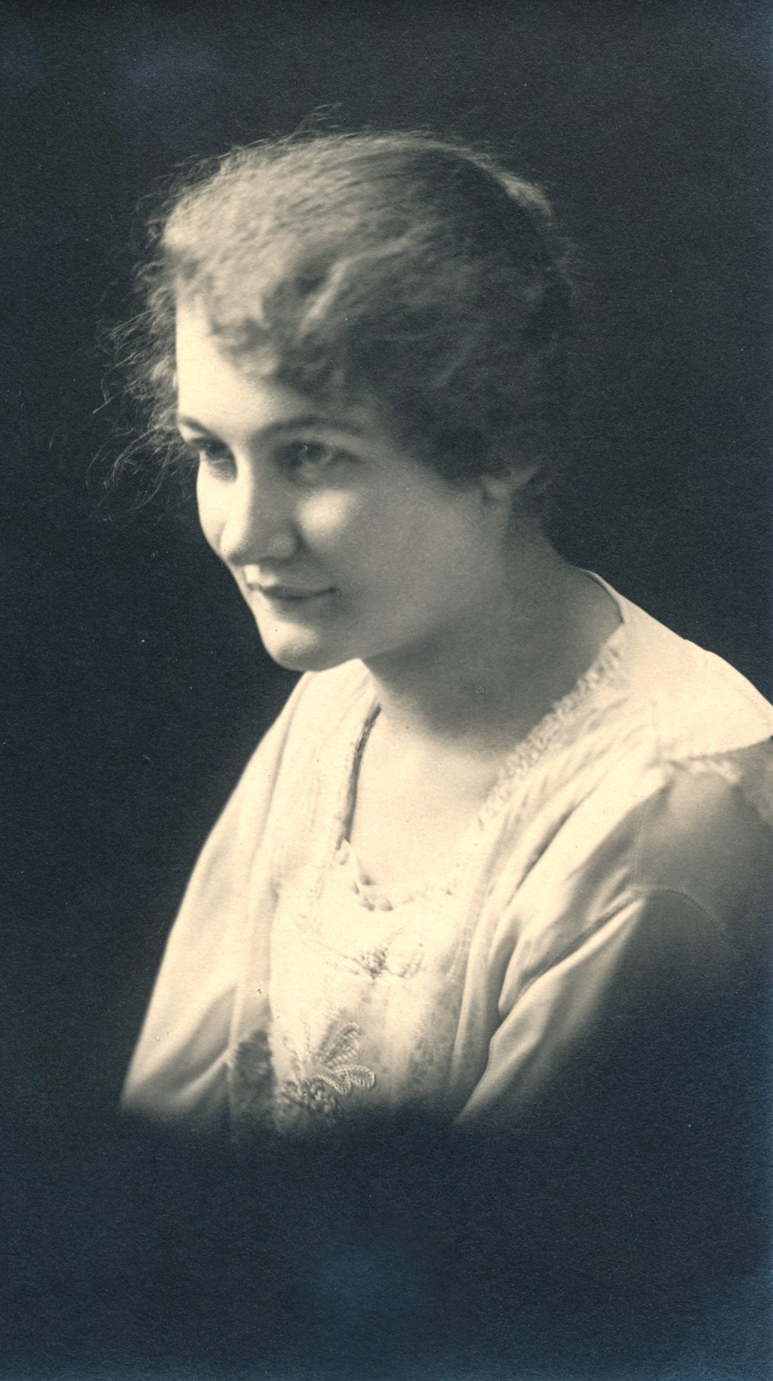 Dauth Family Archive - Circa 1920s - Elsie Dauth Portrait