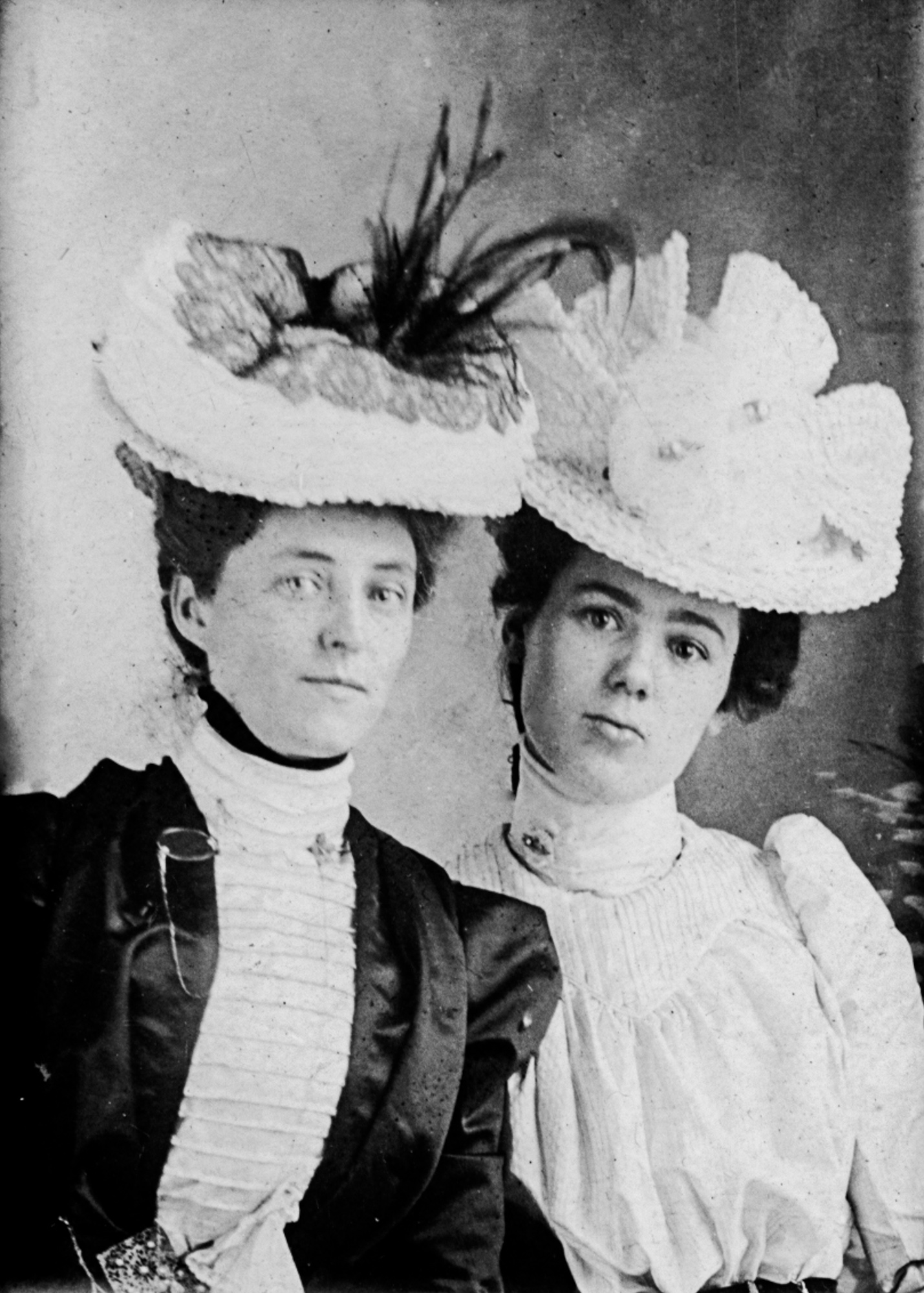 Dauth Family Archive - Florence and Ivy Yeaton Dressed Up