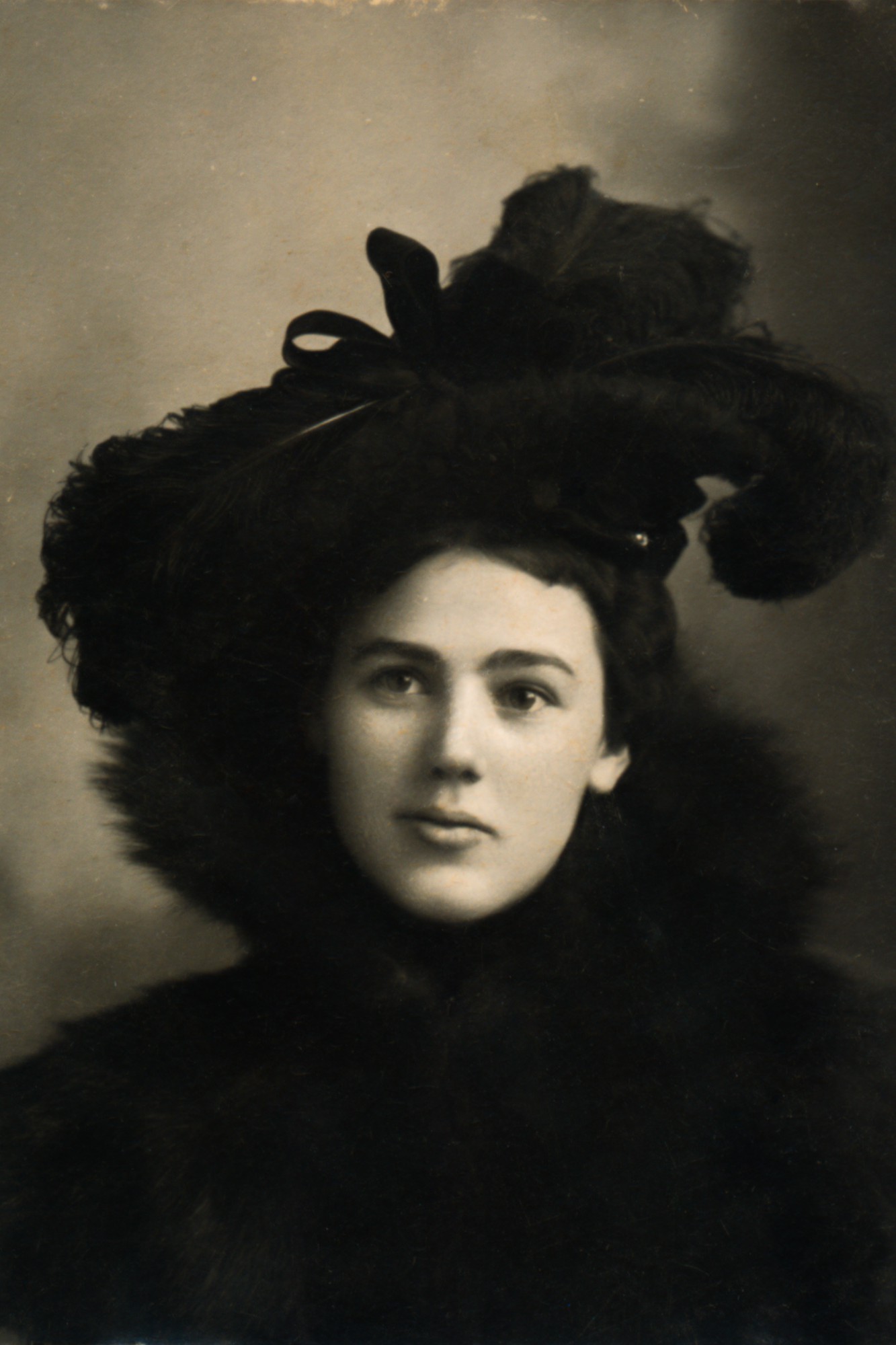 Dauth Family Archive - Florence Yeaton Portrait