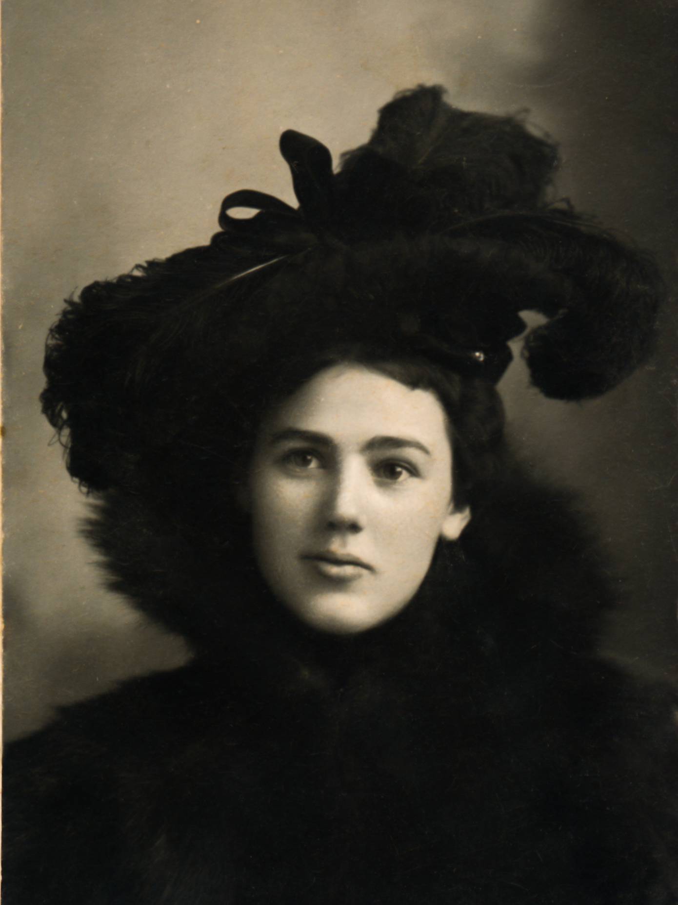 Dauth Family Archive - Florence Yeaton Portrait
